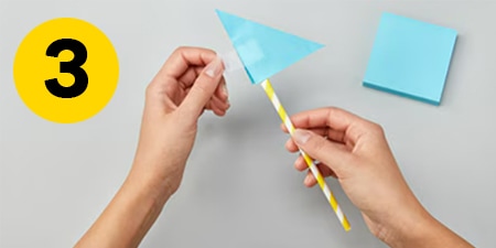 Passo 3 - nastrare un Foglietto Post-it® piegato a una cannuccia
